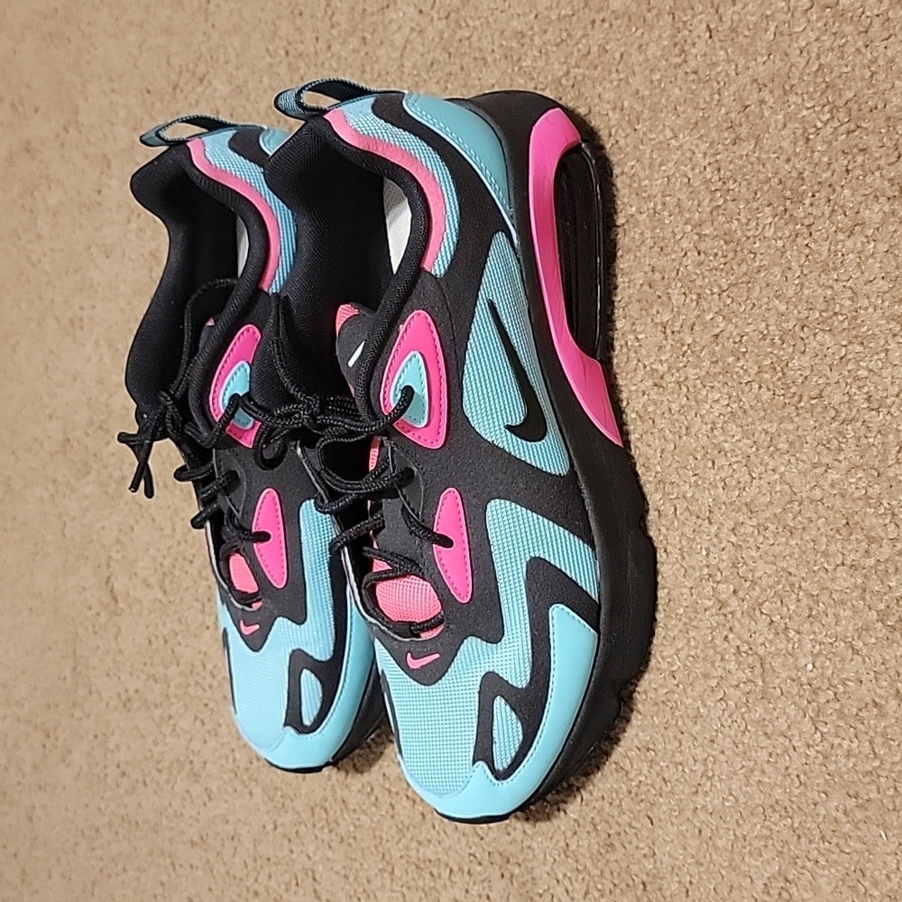 Size 8 Nike Shoes